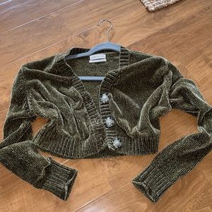 URBAN OUTFITTERS CROPPED SWEATER